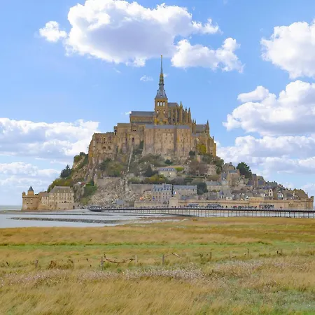 2 Bedroom Beautiful In בית נופש *