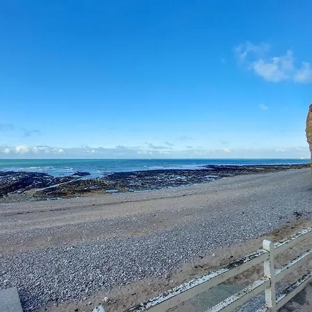 2 Bedroom Beautiful In בית נופש Boulleville