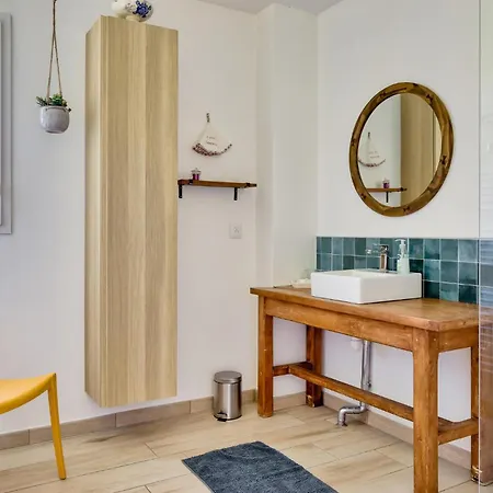 2 Bedroom Beautiful In בית נופש