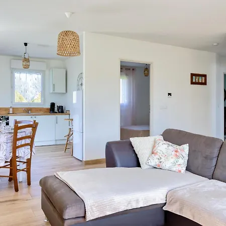 בית נופש 2 Bedroom Beautiful In *